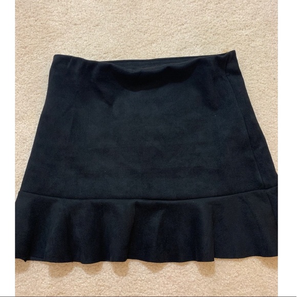 Forever 21 Dresses & Skirts - Forever 21 Black Mini a Skirt Size M